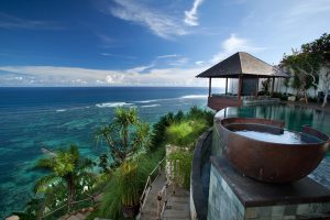 Bali septembar promocija - 8 dana / 7 noći od 755 €! Drugi laskavi nazivi za ovu čarobnu zemlju su “Ostrvo bogova” ili “Poslednji raj na zemlji.”