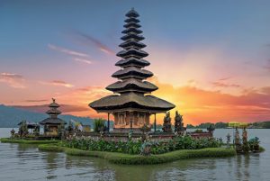 Bali septembar promocija - 8 dana / 7 noći od 755 €! Drugi laskavi nazivi za ovu čarobnu zemlju su “Ostrvo bogova” ili “Poslednji raj na zemlji.”