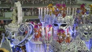 Karneval u Rio de Žaneiru je najpoznatiji i najveći na svetu. Turisti iz celog sveta dolaze da prisustvuju ovom nesvakidašnjem spektaklu. Parade, raskošne maske, magični ritam sambe i odlične vibracije su svuda oko Vas. Ovaj jedinstveni događaj treba doživeti bar jednm u životu. Jedan je karneval u Riu, svi ostali su kopije. Pripremili smo Vam specijalnu ponudu sa neverovatnim cenama. Zaplešite uz magični ritam sambe sa COCO Travel!